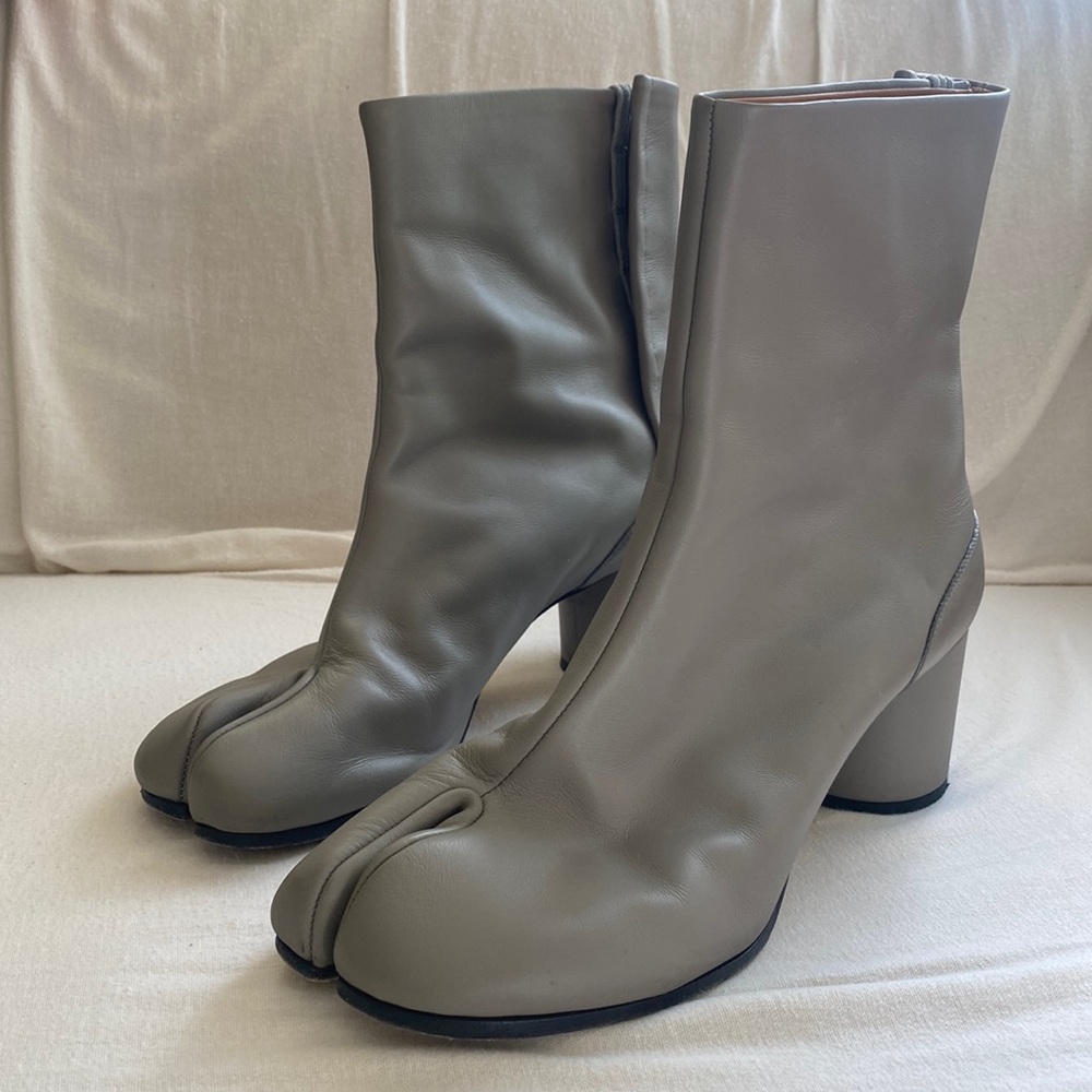 Maison Margiela Tabi Boots in Smoke Sz 41